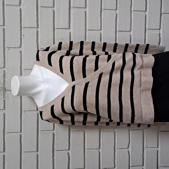 Belle Tan/Black Striped Criss Cross V-Neck Sweater. Size Large NWT - Picture 1 of 11
